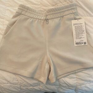 NWT Lululemon softreme hr short 4”